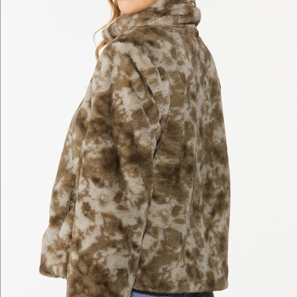 CATO camo faux fur jacket in women’s size small - Picture 5 of 9